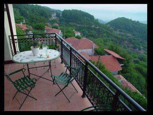 HOTEL ISAREIKO SPITI Aγια Θεωδορα Isaris Buitenkant foto