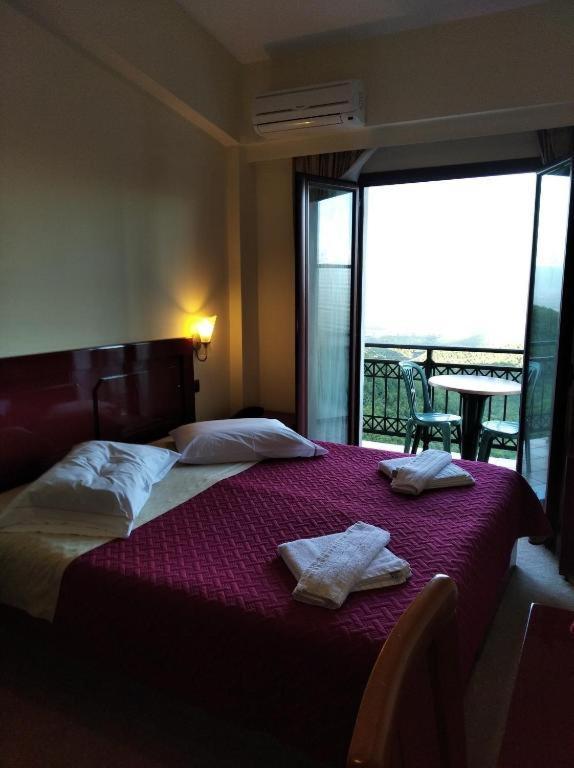HOTEL ISAREIKO SPITI Aγια Θεωδορα Isaris Buitenkant foto